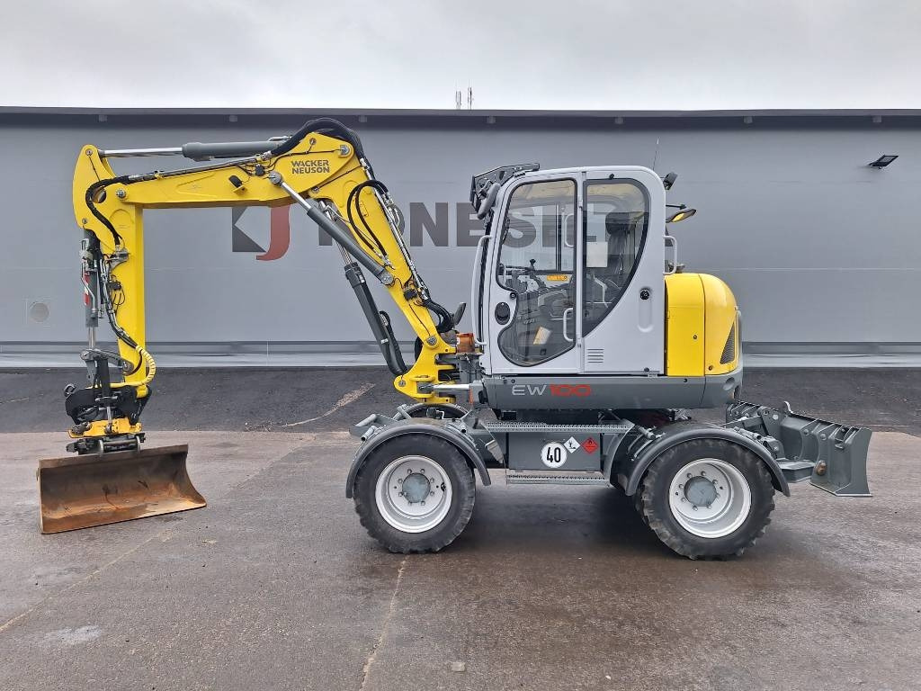 Wacker EW100 PYÖRITTÄJÄLLÄ - Excavadora de ruedas: foto 1 Wacker EW100 PYÖRITTÄJÄLLÄ - Excavadora de ruedas: foto 1