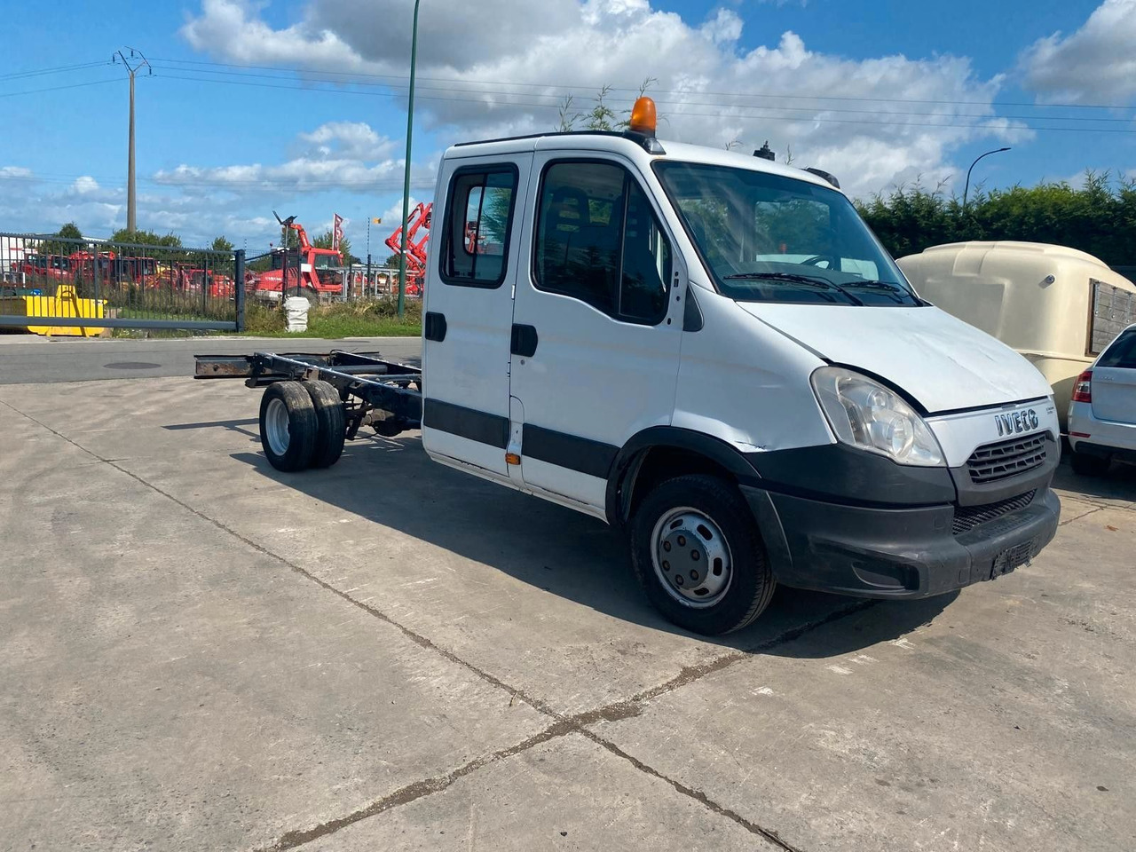 Iveco Daily 3.0 HPI. Doka 7 Sitze. Für Ersatzteile. - Camión chasis: foto 2 Iveco Daily 3.0 HPI. Doka 7 Sitze. Für Ersatzteile. - Camión chasis: foto 2