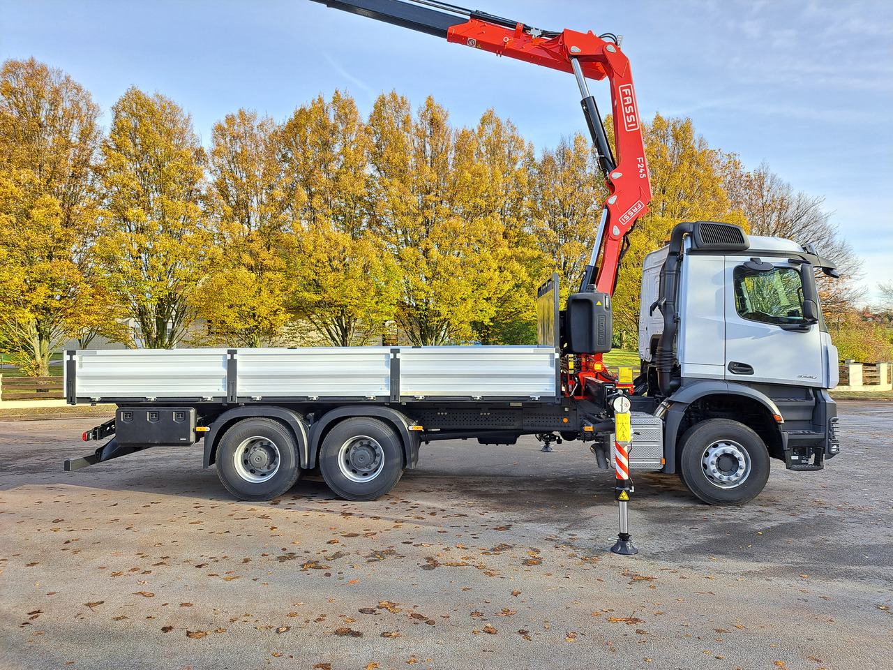 MERCEDES-BENZ AROCS 3340 CRANE FASSI F245 FLATBED TWISTLOCK EURO 3 - Camión caja abierta, Camión grúa: foto 2 MERCEDES-BENZ AROCS 3340 CRANE FASSI F245 FLATBED TWISTLOCK EURO 3 - Camión caja abierta, Camión grúa: foto 2