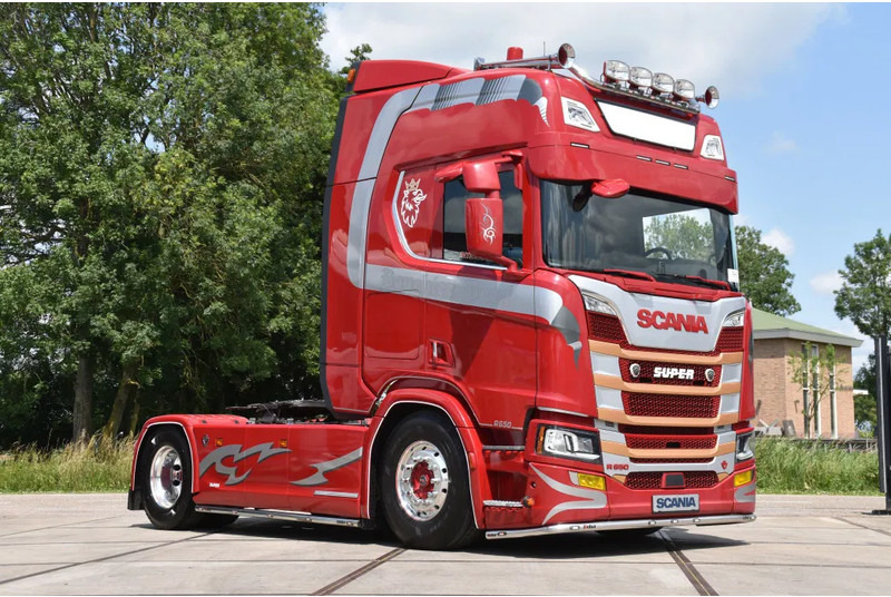 Scania R650 V8 NGS 4x2NB - LIKE NEW - RETARDER - FULL AIR - PARK. AIRCO - 4 POINT AIR SUSP. - 2 x FUEL TANKS - ALCOA'S - - Cabeza tractora: foto 1 Scania R650 V8 NGS 4x2NB - LIKE NEW - RETARDER - FULL AIR - PARK. AIRCO - 4 POINT AIR SUSP. - 2 x FUEL TANKS - ALCOA'S - - Cabeza tractora: foto 1