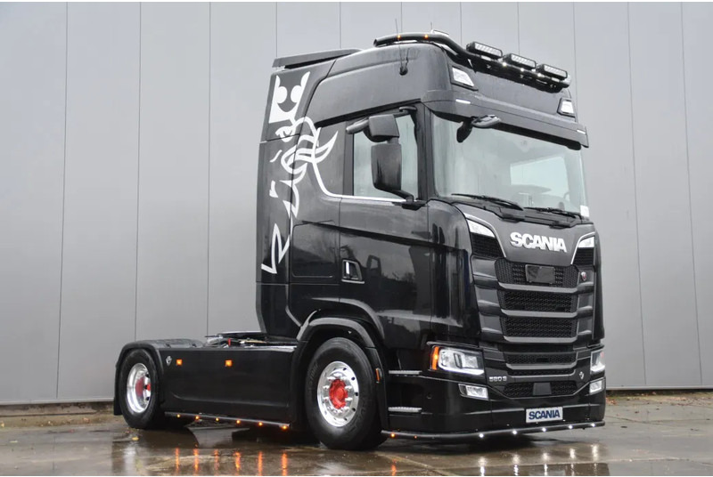 Scania S580 V8 NGS 4x2NB - HYDRAULICS - FULL AIR - RETARDER - 541 TKM - PARK. AIRCO - TV - PTO - ALCOA'S - LED - - Cabeza tractora: foto 2 Scania S580 V8 NGS 4x2NB - HYDRAULICS - FULL AIR - RETARDER - 541 TKM - PARK. AIRCO - TV - PTO - ALCOA'S - LED - - Cabeza tractora: foto 2