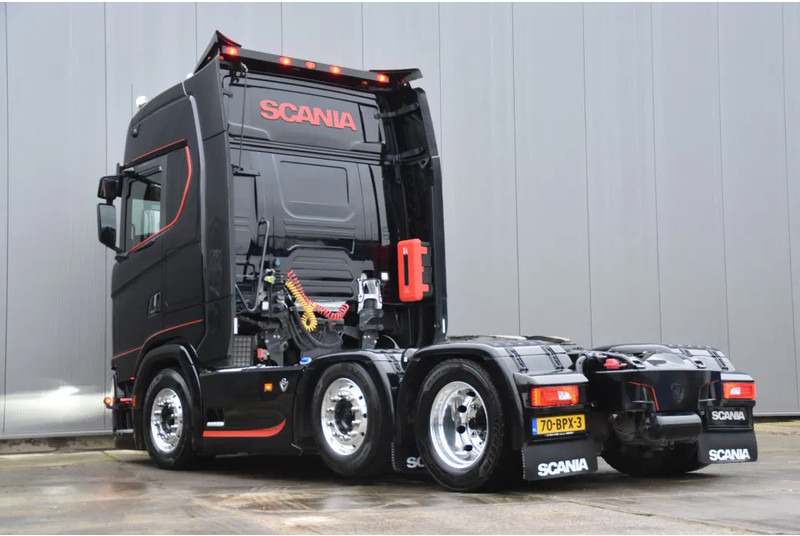 Scania S650 V8 NGS 6x2/4 - 361 TKM - FULL AIR - RETARDER - PTO - PARK. AIRCO - 9 TONS FRONT AXLE - ALCOA'S - LED - EXCELLENT CONDITION - Cabeza tractora: foto 3 Scania S650 V8 NGS 6x2/4 - 361 TKM - FULL AIR - RETARDER - PTO - PARK. AIRCO - 9 TONS FRONT AXLE - ALCOA'S - LED - EXCELLENT CONDITION - Cabeza tractora: foto 3