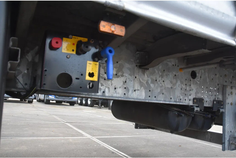 Schmitz Cargobull SCB*S3T - GALVANIZED - SLIDING CURTAINS/ROOF - DISC BRAKES - TOP CONDITION - - Semirremolque lona: foto 4 Schmitz Cargobull SCB*S3T - GALVANIZED - SLIDING CURTAINS/ROOF - DISC BRAKES - TOP CONDITION - - Semirremolque lona: foto 4