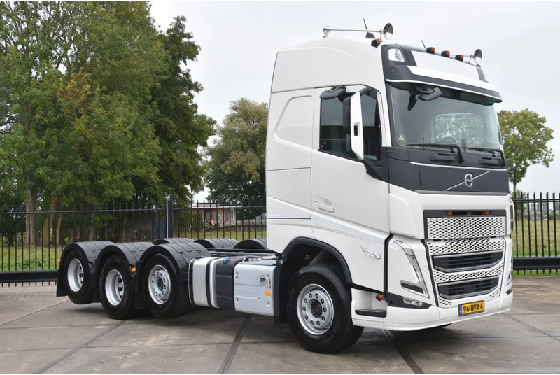 Volvo FH 500 Globe 8x2/4 - 147 TKM - PARK. AIRCO - 10 TONS FRONT AXLE - LEATHER SEATS - PTO - LED LIGHTS - TOP CONDITION - - Camión chasis: foto 1 Volvo FH 500 Globe 8x2/4 - 147 TKM - PARK. AIRCO - 10 TONS FRONT AXLE - LEATHER SEATS - PTO - LED LIGHTS - TOP CONDITION - - Camión chasis: foto 1