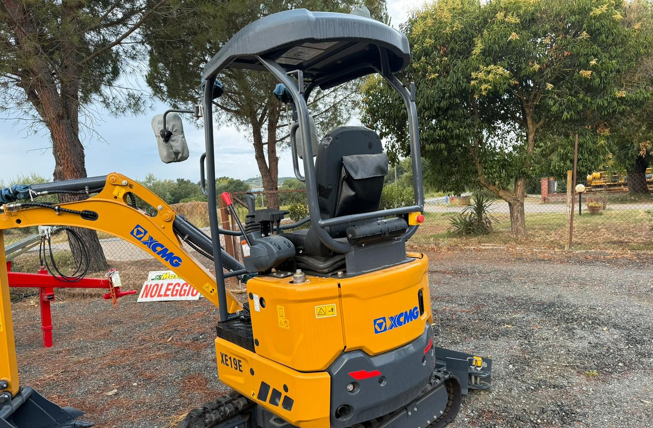 Mini escavatore - Miniexcavadora: foto 1 Mini escavatore - Miniexcavadora: foto 1