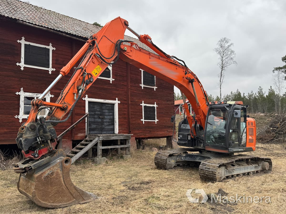 Grävmaskin Hitachi ZX225USLC-5B med redskap - Excavadora de cadenas: foto 1 Grävmaskin Hitachi ZX225USLC-5B med redskap - Excavadora de cadenas: foto 1