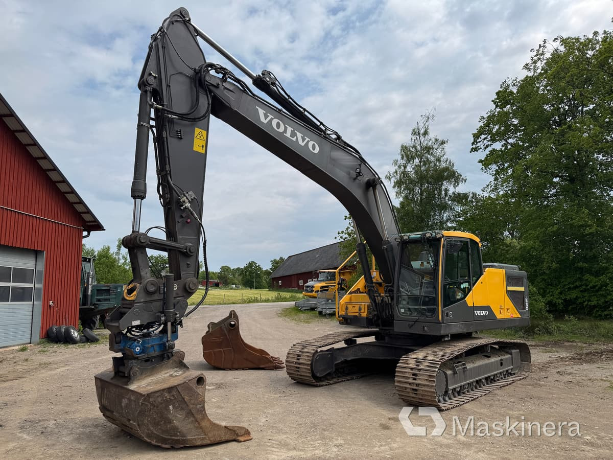 Grävmaskin Volvo EC250E med redskap - Excavadora de cadenas: foto 1 Grävmaskin Volvo EC250E med redskap - Excavadora de cadenas: foto 1