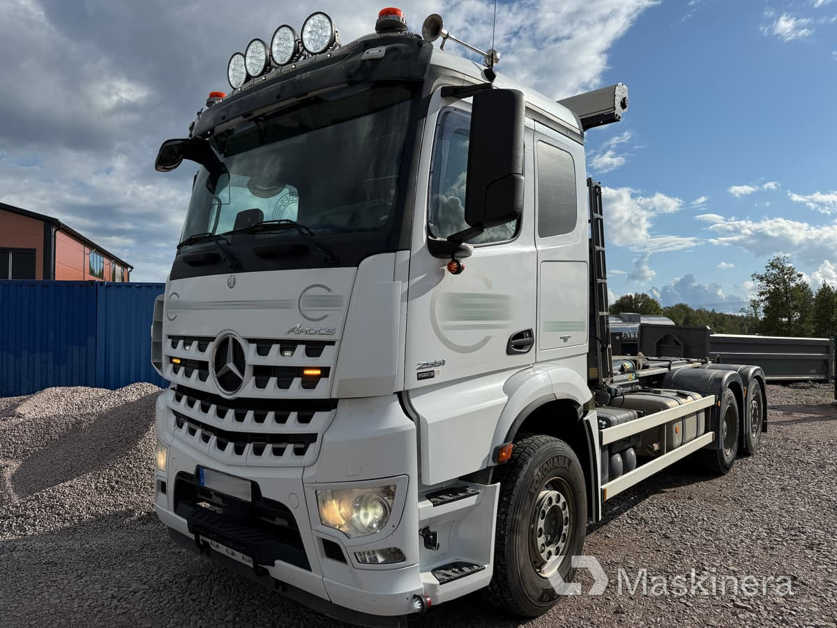Lastväxlare Mercedes Arocs 2551 - Camión multibasculante: foto 1 Lastväxlare Mercedes Arocs 2551 - Camión multibasculante: foto 1