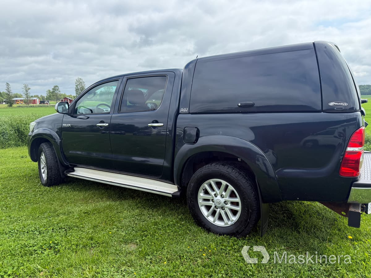 Pickup Toyota Hilux Dubbelhytt 3.0 D 4x4 - Furgón: foto 2 Pickup Toyota Hilux Dubbelhytt 3.0 D 4x4 - Furgón: foto 2