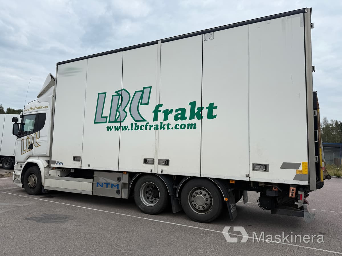 Skåpbil Scania R520 - Camión caja cerrada: foto 2 Skåpbil Scania R520 - Camión caja cerrada: foto 2
