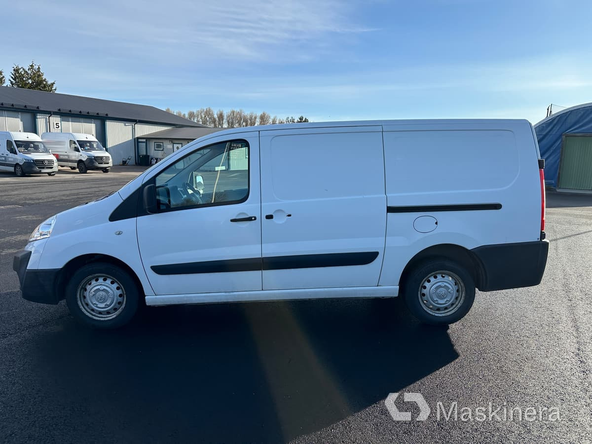 Skåpbil Toyota Proace 2.0D - Furgón: foto 2 Skåpbil Toyota Proace 2.0D - Furgón: foto 2