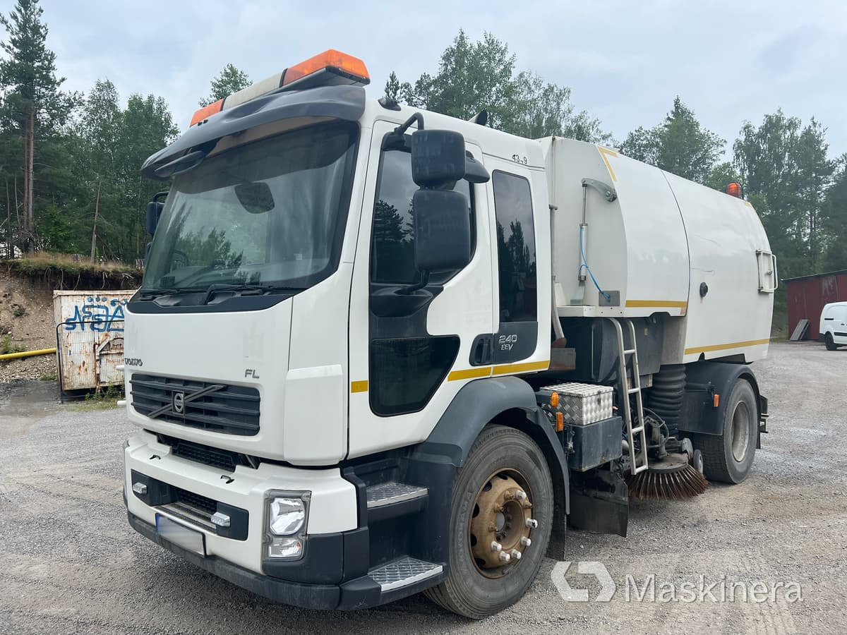 Sopmaskin Volvo FL 240 4X2 - Barredora vial: foto 1 Sopmaskin Volvo FL 240 4X2 - Barredora vial: foto 1