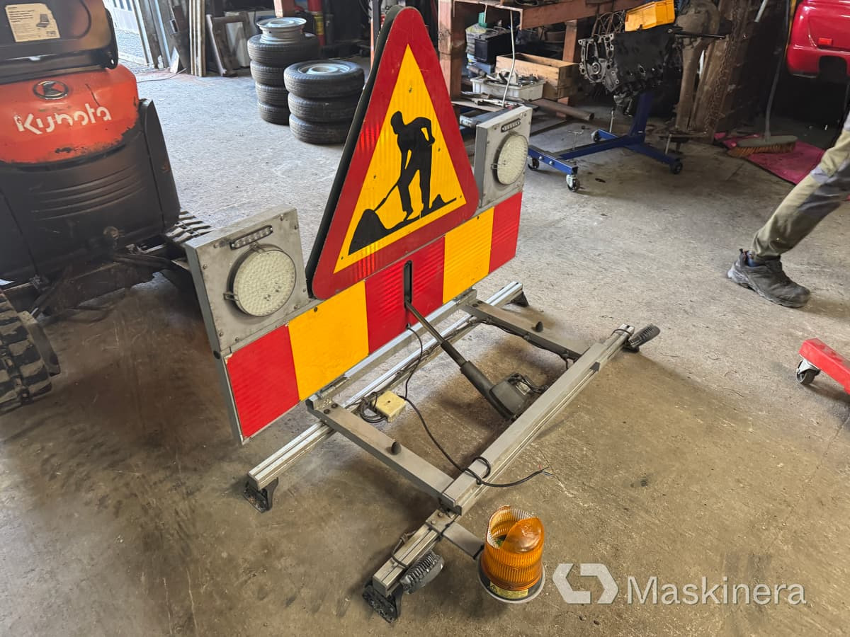 Varningsskylt med varningsljus - Equipo de construcción: foto 5 Varningsskylt med varningsljus - Equipo de construcción: foto 5