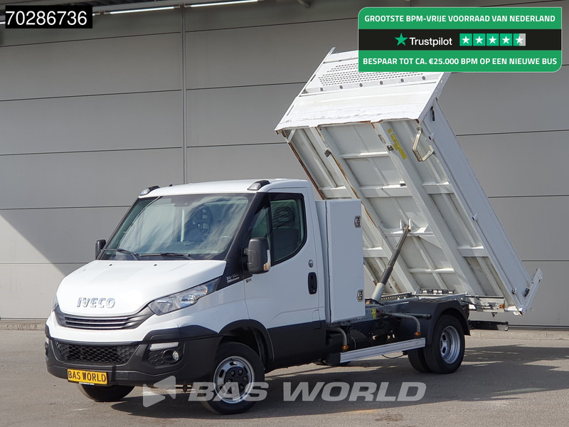 Iveco Daily 35C18 3.0L Automaat Kipper met Kist Dubbellucht 3,5t Trekhaak Airco Euro6 Tipper Kieper Benne 2m3 Airco Trekhaak Cruise control - Furgoneta basculante: foto 1 Iveco Daily 35C18 3.0L Automaat Kipper met Kist Dubbellucht 3,5t Trekhaak Airco Euro6 Tipper Kieper Benne 2m3 Airco Trekhaak Cruise control - Furgoneta basculante: foto 1