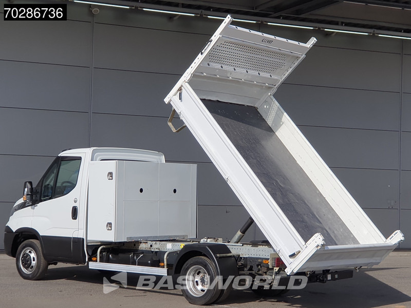 Iveco Daily 35C18 3.0L Automaat Kipper met Kist Dubbellucht 3,5t Trekhaak Airco Euro6 Tipper Kieper Benne 2m3 Airco Trekhaak Cruise control - Furgoneta basculante: foto 2 Iveco Daily 35C18 3.0L Automaat Kipper met Kist Dubbellucht 3,5t Trekhaak Airco Euro6 Tipper Kieper Benne 2m3 Airco Trekhaak Cruise control - Furgoneta basculante: foto 2