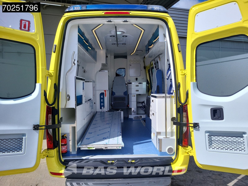 Mercedes-Benz Sprinter 319 CDI Automaat L2H2 New! Ambulance Ziekenwagen Rettungswagen Krankenwagen 10m3 Airco Cruise control - Ambulancia: foto 3 Mercedes-Benz Sprinter 319 CDI Automaat L2H2 New! Ambulance Ziekenwagen Rettungswagen Krankenwagen 10m3 Airco Cruise control - Ambulancia: foto 3