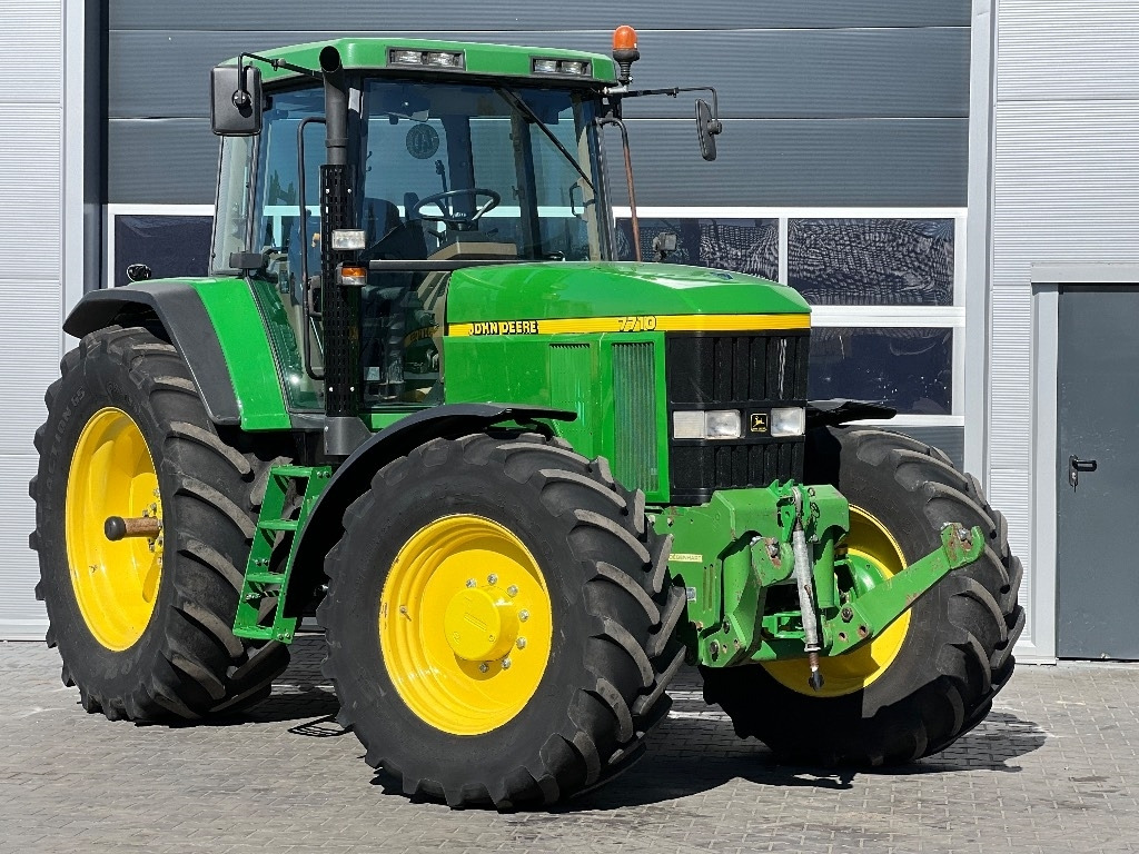 John Deere 7710 PQ - Tractor: foto 1 John Deere 7710 PQ - Tractor: foto 1