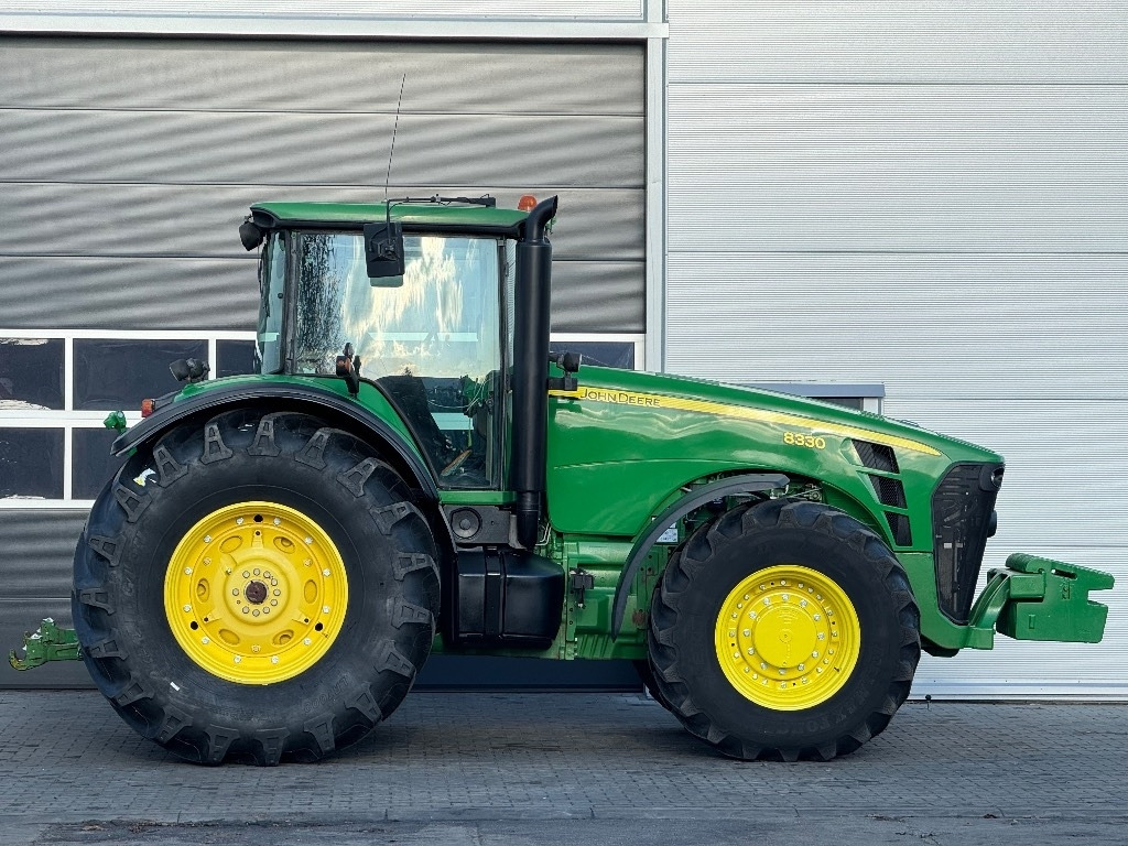 John Deere 8330 AutoPower - Tractor: foto 4 John Deere 8330 AutoPower - Tractor: foto 4