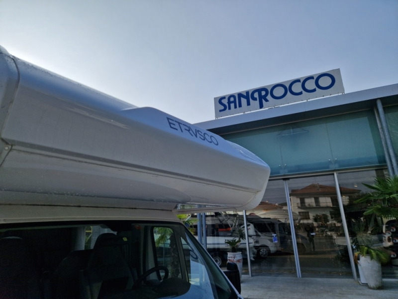 Etrusco A 7300 DB - Autocaravana capuchina: foto 4 Etrusco A 7300 DB - Autocaravana capuchina: foto 4