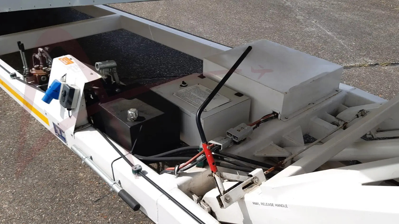 AMSS SKYWAY 96-232 - Escalera de pasajeros: foto 5 AMSS SKYWAY 96-232 - Escalera de pasajeros: foto 5