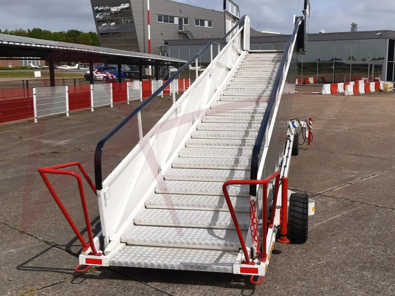 AMSS SKYWAY 96-232 - Escalera de pasajeros: foto 3 AMSS SKYWAY 96-232 - Escalera de pasajeros: foto 3