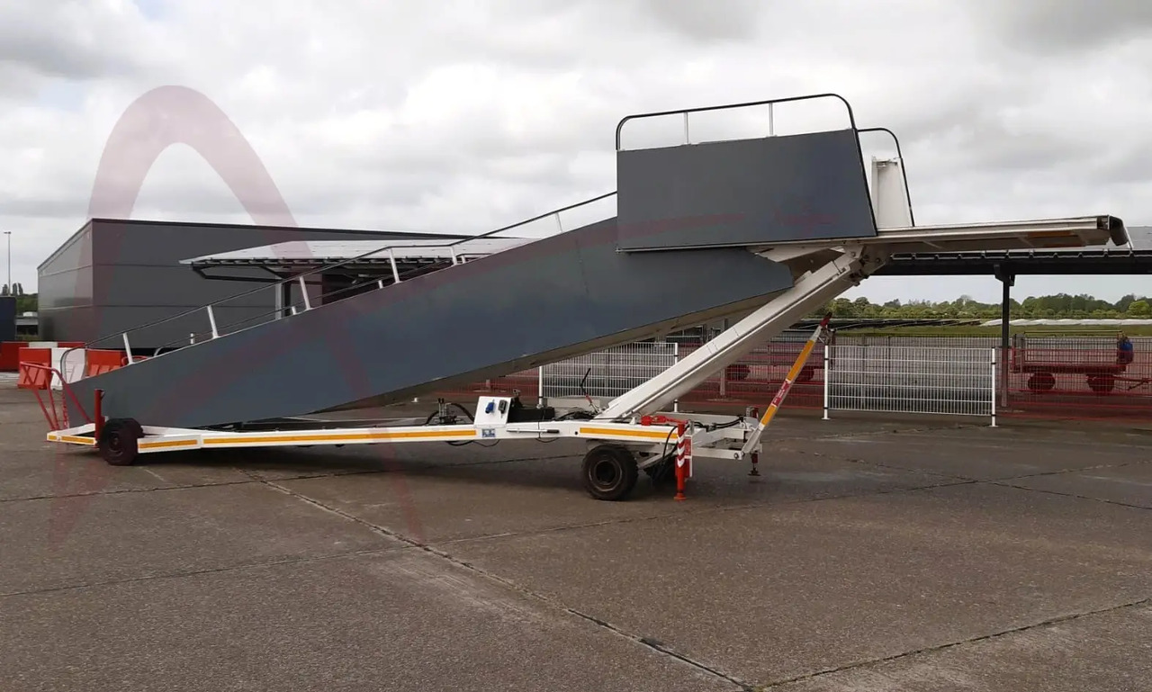 AMSS SKYWAY 96-232 - Escalera de pasajeros: foto 2 AMSS SKYWAY 96-232 - Escalera de pasajeros: foto 2