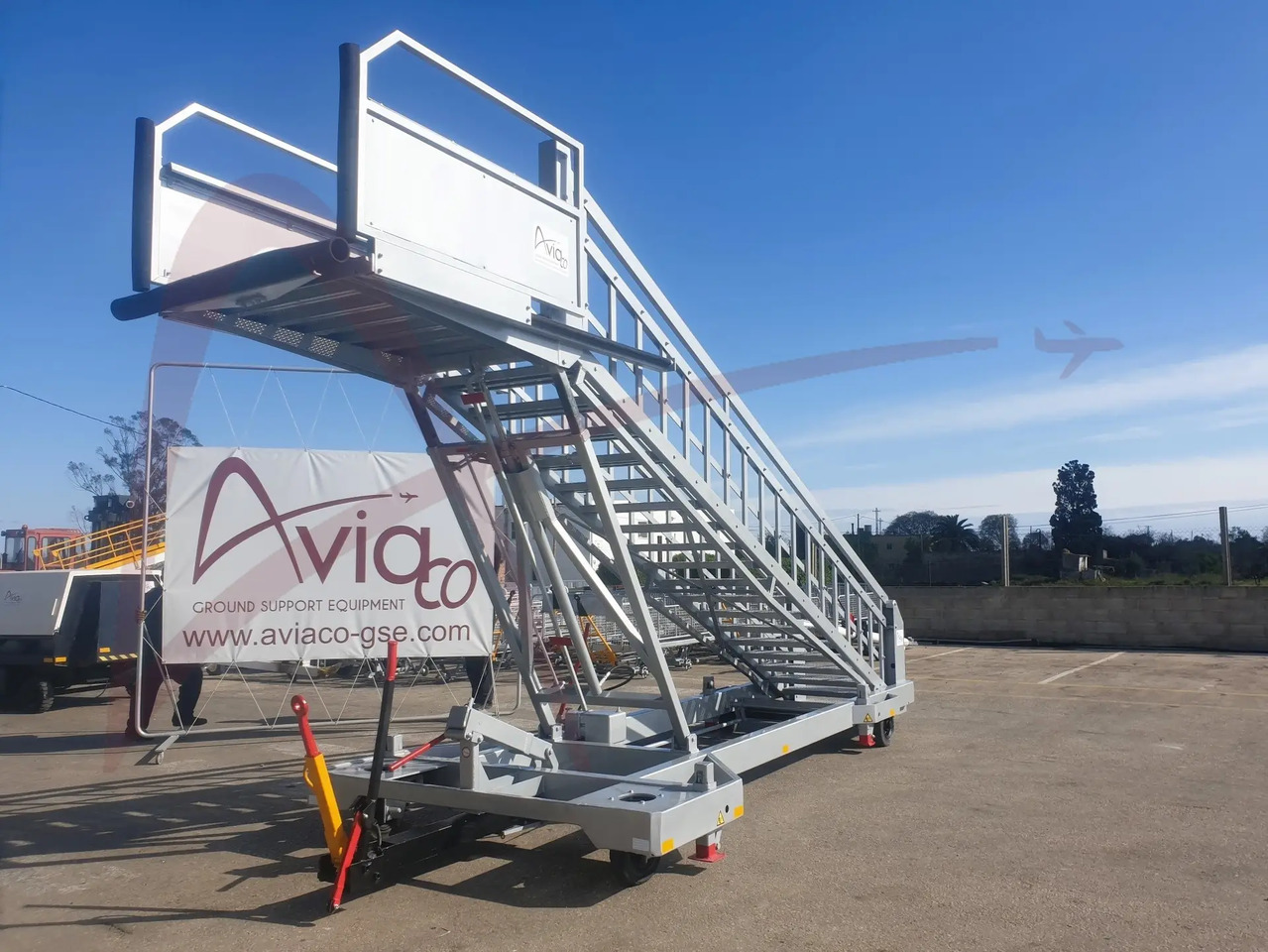 MASTER EQUIPMENT STR710-14 - Escalera de pasajeros: foto 1 MASTER EQUIPMENT STR710-14 - Escalera de pasajeros: foto 1