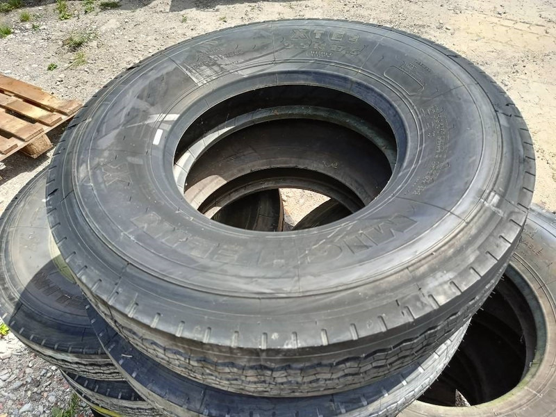 Banden landbouwbanden michelin dunlop 9.5R17.5 + 2 - Neumáticos y llantas para Maquinaria de construcción: foto 3 Banden landbouwbanden michelin dunlop 9.5R17.5 + 2 - Neumáticos y llantas para Maquinaria de construcción: foto 3