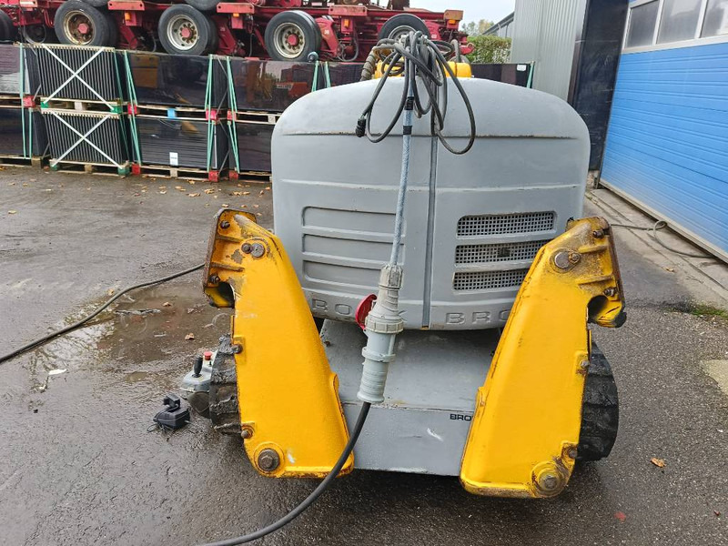 Brokk 330 remote demolition robot sloop kraan excavator - Excavadora de cadenas: foto 5 Brokk 330 remote demolition robot sloop kraan excavator - Excavadora de cadenas: foto 5