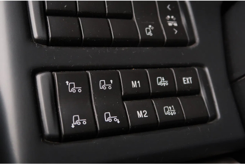 Scania P500 6x2/ FULL AIR/ HYDRAULIC/ LEATHER/ 2.950 WB/ DIFF LOCK/ SLIDE DISH - Cabeza tractora: foto 4 Scania P500 6x2/ FULL AIR/ HYDRAULIC/ LEATHER/ 2.950 WB/ DIFF LOCK/ SLIDE DISH - Cabeza tractora: foto 4