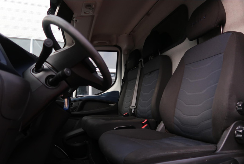 Iveco Daily 35S14V 300 L1H1 AUT/ 3,5t/ CAM/ CRUISE/ TREKHAAK/ AIRCO/ ETC - Furgón: foto 5 Iveco Daily 35S14V 300 L1H1 AUT/ 3,5t/ CAM/ CRUISE/ TREKHAAK/ AIRCO/ ETC - Furgón: foto 5