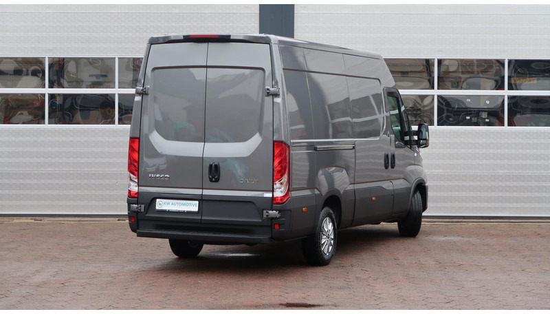 Iveco Daily 35S18HV 3.0 L2H2 BPM VRIJ/ AUT/ 2X SCHUIFDEUR/ CAMERA/ CRUISE/ CLIMA/ NAVI/ LED - Furgón: foto 5 Iveco Daily 35S18HV 3.0 L2H2 BPM VRIJ/ AUT/ 2X SCHUIFDEUR/ CAMERA/ CRUISE/ CLIMA/ NAVI/ LED - Furgón: foto 5