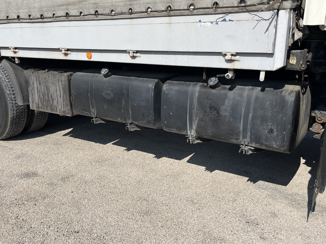 VOLVO F10 - Camión: foto 3 VOLVO F10 - Camión: foto 3