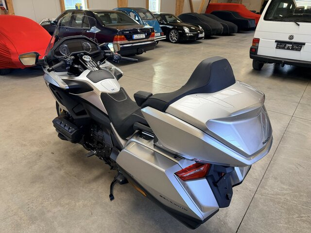 HONDA Goldwing GL 1800 DCT Tour 50th Anniversary... - Motocicleta: foto 3 HONDA Goldwing GL 1800 DCT Tour 50th Anniversary... - Motocicleta: foto 3