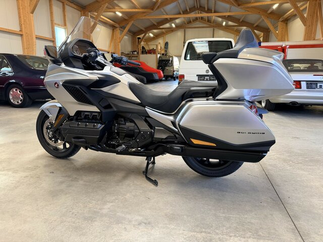 HONDA Goldwing GL 1800 DCT Tour 50th Anniversary... - Motocicleta: foto 2 HONDA Goldwing GL 1800 DCT Tour 50th Anniversary... - Motocicleta: foto 2