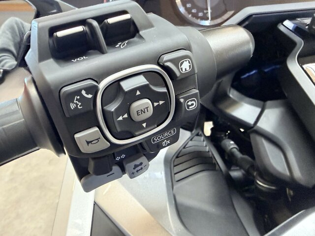 HONDA Goldwing GL 1800 DCT Tour 50th Anniversary... - Motocicleta: foto 5 HONDA Goldwing GL 1800 DCT Tour 50th Anniversary... - Motocicleta: foto 5