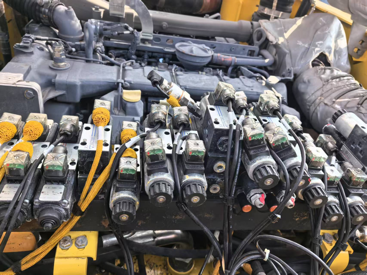 BOMAG Second Hand Asphalt Milling Machine BM2000/60 Asphalt Cold Milling Machine Price - Fresadora en frío: foto 3 BOMAG Second Hand Asphalt Milling Machine BM2000/60 Asphalt Cold Milling Machine Price - Fresadora en frío: foto 3