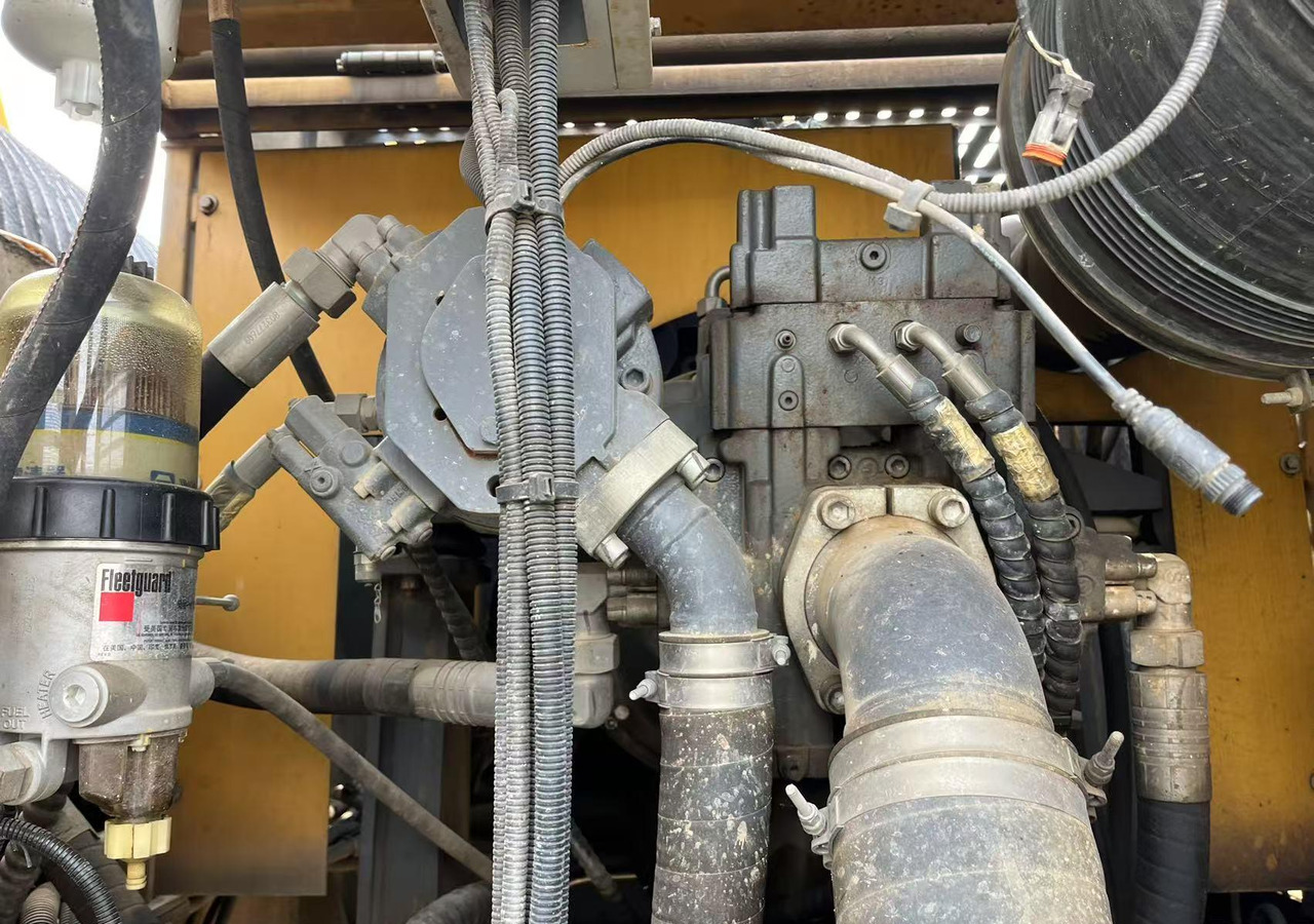 XCMG 2020 XRS1050 used crawler rotary drilling rig machine - Perforadora: foto 4 XCMG 2020 XRS1050 used crawler rotary drilling rig machine - Perforadora: foto 4