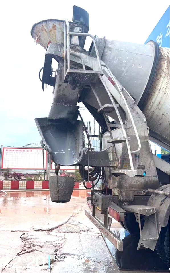 XCMG Official Concrete Machinery Mixer 12m³ G4804B Used Concrete Mixer Truck - Camión hormigonera: foto 5 XCMG Official Concrete Machinery Mixer 12m³ G4804B Used Concrete Mixer Truck - Camión hormigonera: foto 5