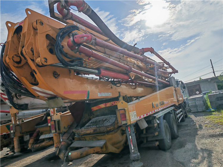 XCMG Official Hb56K 2016 Year 56m Concrete Boom Pump Truck for Sale - Bomba de hormigón: foto 3 XCMG Official Hb56K 2016 Year 56m Concrete Boom Pump Truck for Sale - Bomba de hormigón: foto 3