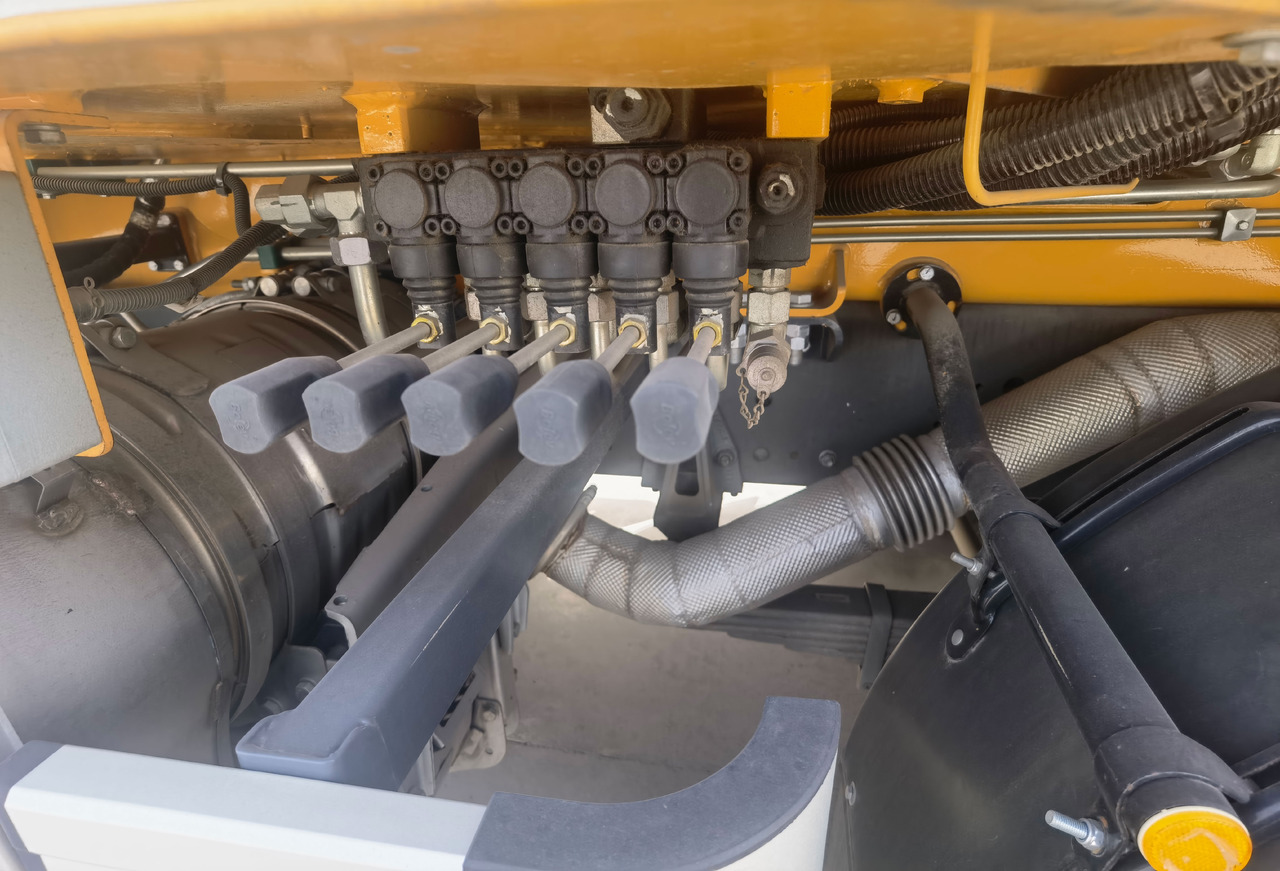 Bomba de hormigón XCMG Official Second Hand 62m Concrete Boom Pump HB62V Truck Mounted Concrete Pump For Sale: foto 10 Bomba de hormigón XCMG Official Second Hand 62m Concrete Boom Pump HB62V Truck Mounted Concrete Pump For Sale: foto 10