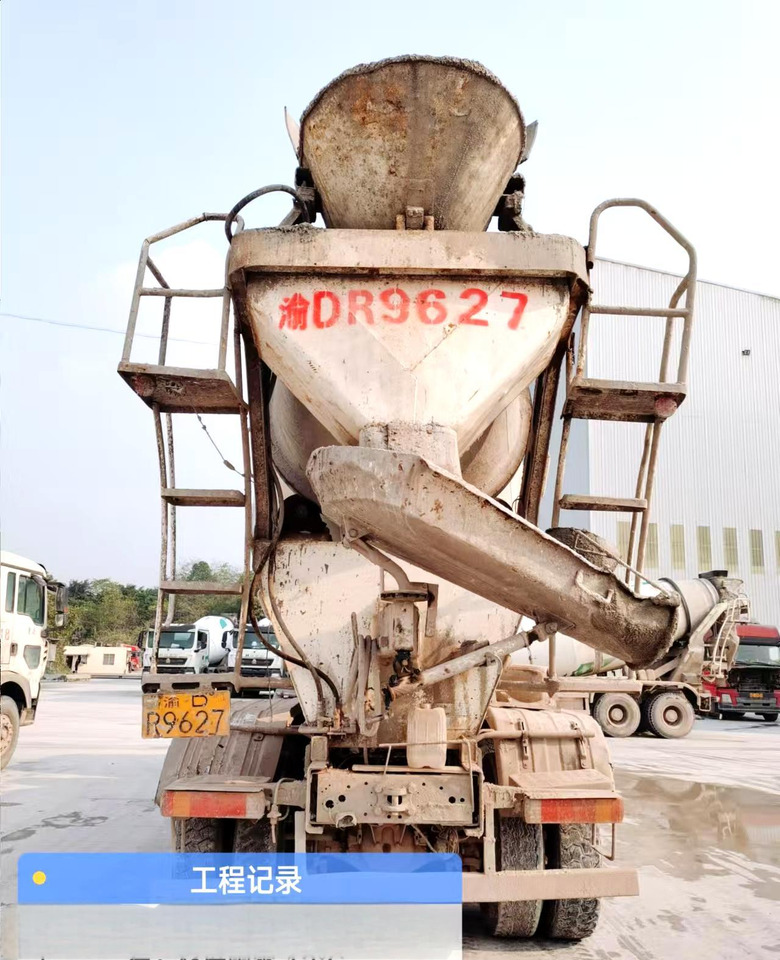XCMG Official Second Hand G4804B HOWO Concrete Mixer Truck 12 Cubic Hydraulic Concrete Mixer Price List - Camión hormigonera: foto 5 XCMG Official Second Hand G4804B HOWO Concrete Mixer Truck 12 Cubic Hydraulic Concrete Mixer Price List - Camión hormigonera: foto 5