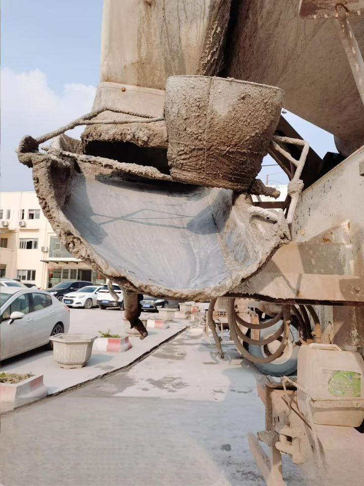 XCMG Official Second Hand G4804B HOWO Concrete Mixer Truck 12 Cubic Hydraulic Concrete Mixer Price List - Camión hormigonera: foto 4 XCMG Official Second Hand G4804B HOWO Concrete Mixer Truck 12 Cubic Hydraulic Concrete Mixer Price List - Camión hormigonera: foto 4