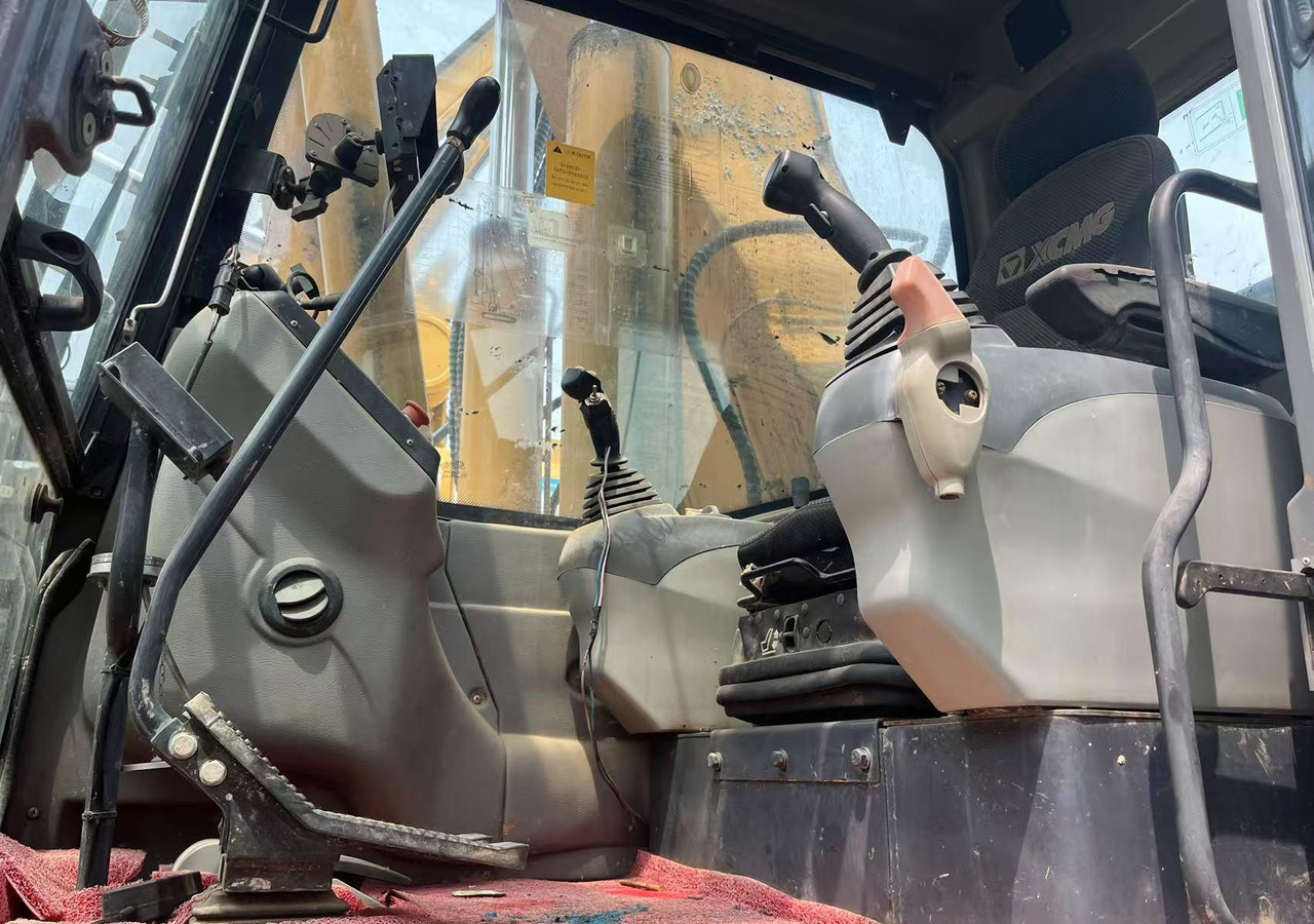 XCMG XR220D mobile crawler rotary drilling rig 25m - Perforadora: foto 3 XCMG XR220D mobile crawler rotary drilling rig 25m - Perforadora: foto 3