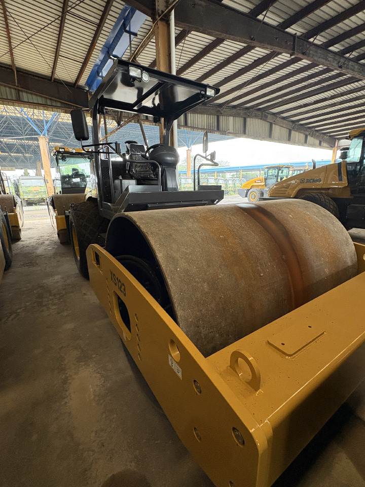 XCMG XS123 12ton used hydraulic road roller price - Apisonadora de asfalto: foto 5 XCMG XS123 12ton used hydraulic road roller price - Apisonadora de asfalto: foto 5