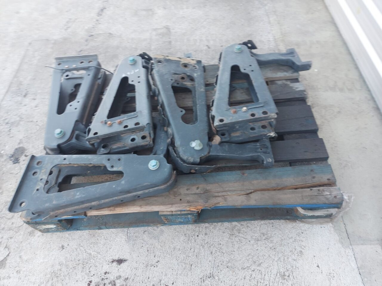 Cabin suspension A Mercedes-Benz ACTROS MP4 truck - Suspensión de cabina para Camión: foto 4 Cabin suspension A Mercedes-Benz ACTROS MP4 truck - Suspensión de cabina para Camión: foto 4