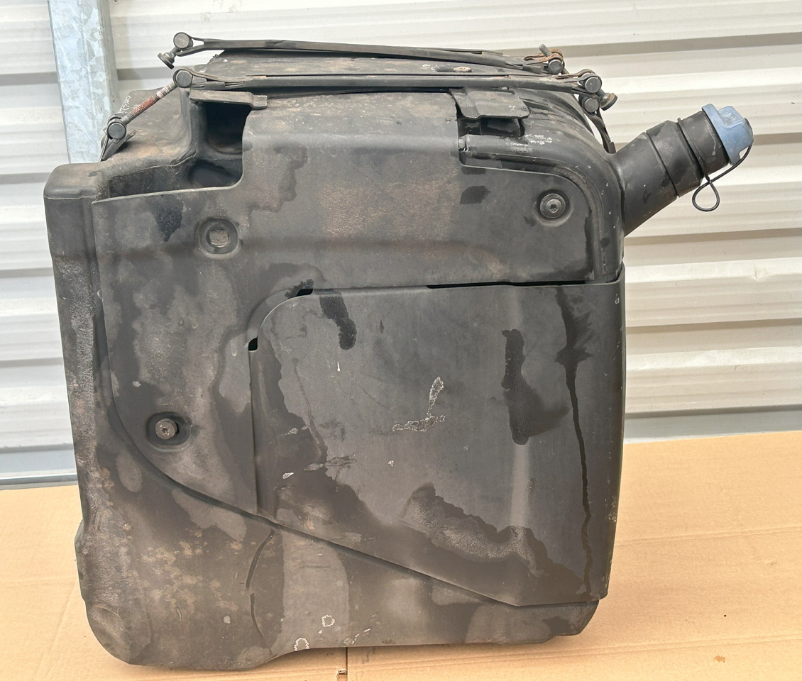 DAF ADBLUE FLUID TANK 90L XF 106 480 - Depósito de AdBlue: foto 1 DAF ADBLUE FLUID TANK 90L XF 106 480 - Depósito de AdBlue: foto 1