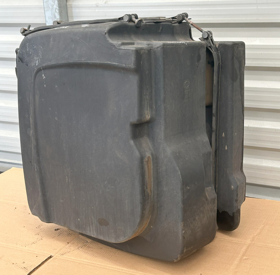 DAF ADBLUE FLUID TANK 90L XF 106 480 - Depósito de AdBlue: foto 5 DAF ADBLUE FLUID TANK 90L XF 106 480 - Depósito de AdBlue: foto 5