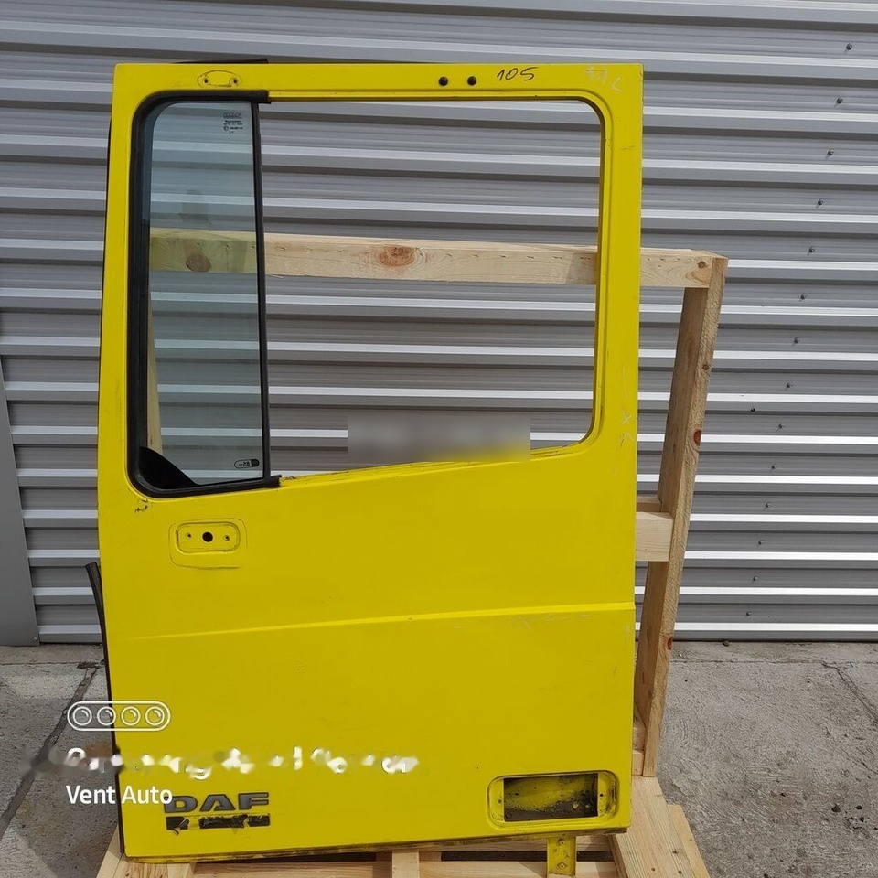 DAF XF 105 DAF LEWE truck - Puerta y piezas para Camión: foto 1 DAF XF 105 DAF LEWE truck - Puerta y piezas para Camión: foto 1