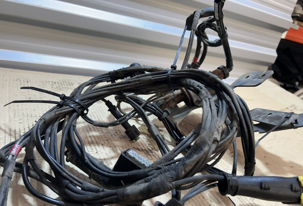 DAF XF 106 2020457 DAF XF 106 truck - Cables/ Alambres para Camión: foto 3 DAF XF 106 2020457 DAF XF 106 truck - Cables/ Alambres para Camión: foto 3